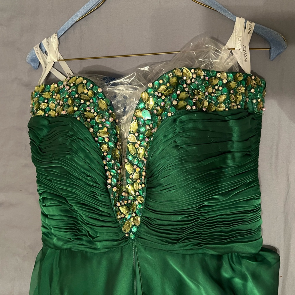 Jovani Emerald Green Prom dress Size 8